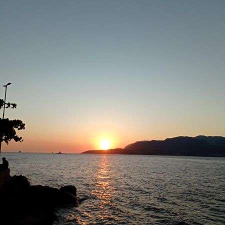 Suite Pe Na Areia- Espaco Independente Na Praia Do Curral Com Localizacao Privilegiada - Simplicidade E Comodidade Com O Por Do Sol Mais Lindo De Ilhabela - Melhor Custo Beneficio Para Ate 4 Pessoas , Na Av Jose Pacheco Do Nascimento Nº 7682 Eksteriør bilde